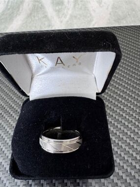 Kay Jewelers Men’s Silver Stainless Steel Ring with Diagonal Accents